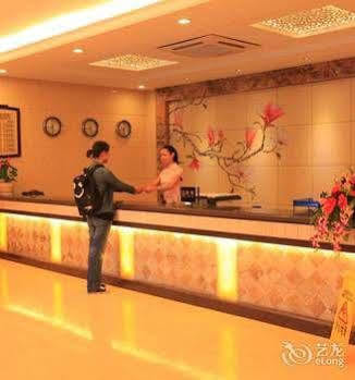 Yangshuo Hua Xiang Man Ting West Street Hotel ภายนอก รูปภาพ