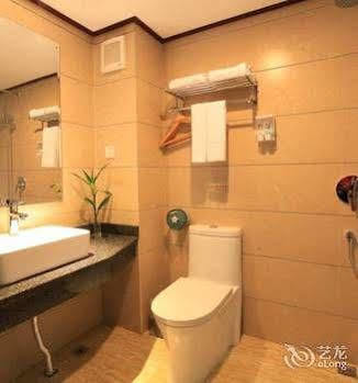 Yangshuo Hua Xiang Man Ting West Street Hotel ภายนอก รูปภาพ